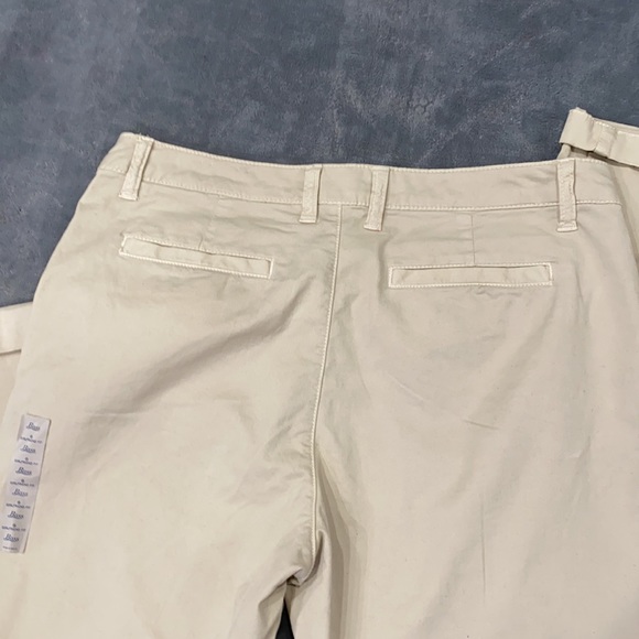 G.H Bass khaki girlfriend fit - Picture 7 of 8